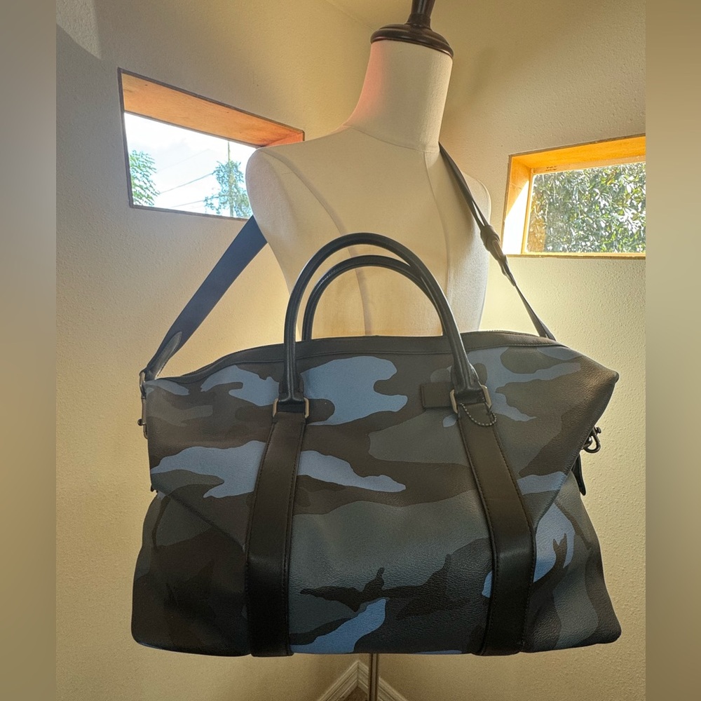 COACH VOYAGER BAG WITH CAMO PRINT (COACH F29049)
MULTI/BLACK ANTIQUE NICKEL NWOT